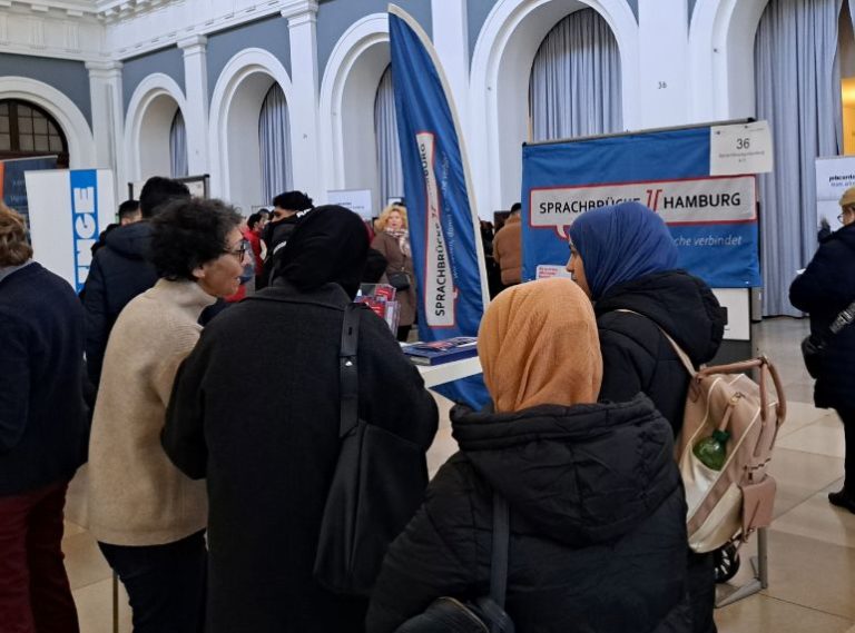 Stand des Sprachbrücke e.V. auf dem Markt der Begegnungen